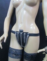 BDSM Γυναικείο στρινγκ από δέρμα & με αλυσίδες