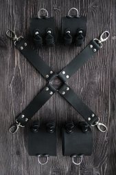 BDSM BDSM Δερμάτινες χειροπέδες με ενωτικό σταυρό