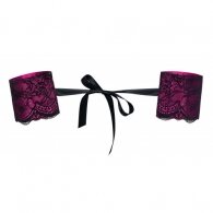 Obsessive Roseberry Adorned With Lace Cuffs